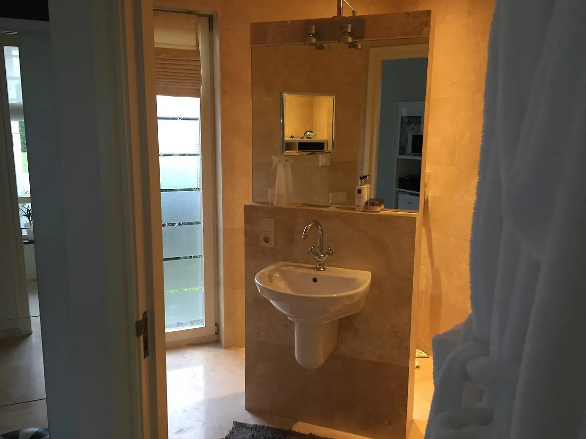 B&B Maison Saint Tropez Eindhoven 2*,  Nederland